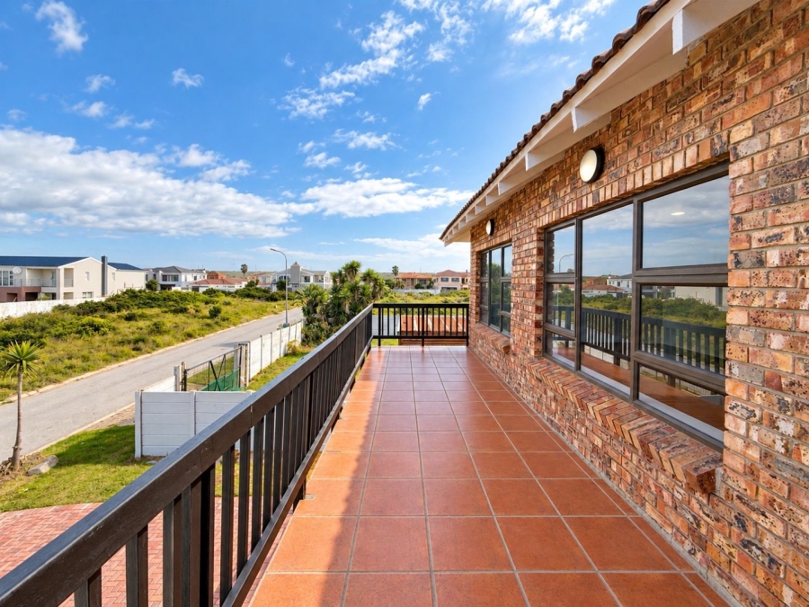 4 Bedroom Property for Sale in Bluewater Bay Eastern Cape